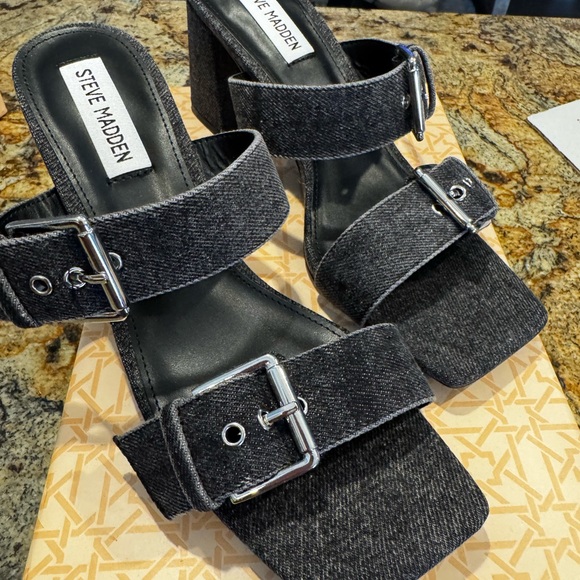 NWOT Michael Kors Sandals 👡 - Picture 4 of 4